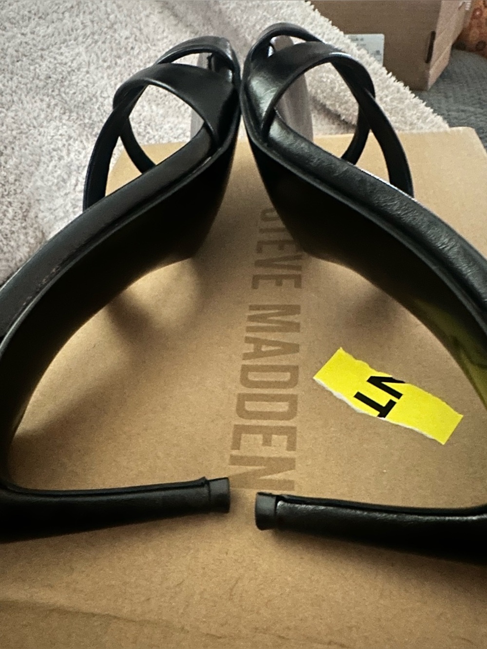 NIB Steve Madden Elsiee Black & Gold Sandals Size 9.5 - Picture 8 of 13
